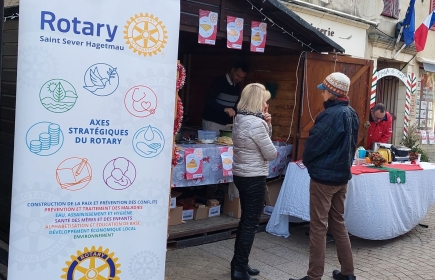 Marché de Noël sur le parvis de l'Abbatiale de Saint Sever